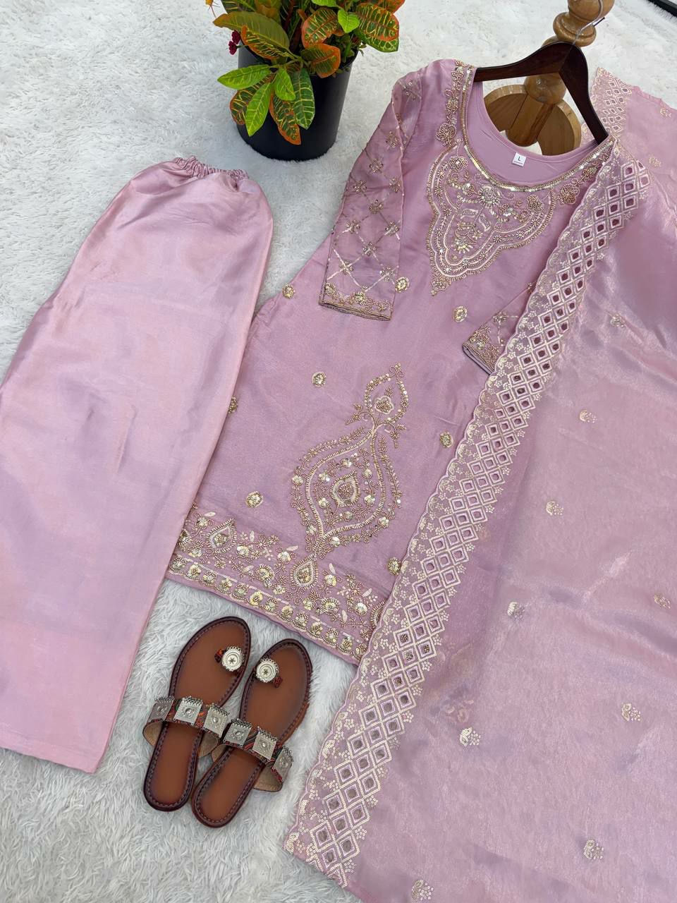 Miniatura: Beautiful partywear suits in multiple colours 