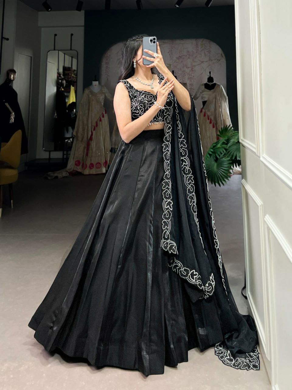 Miniatura: Beautiful black lehenga