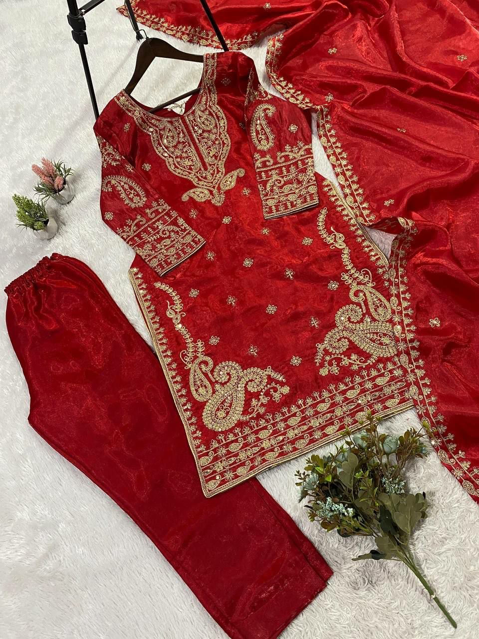 Thumbnail: Beautiful partywear suits 