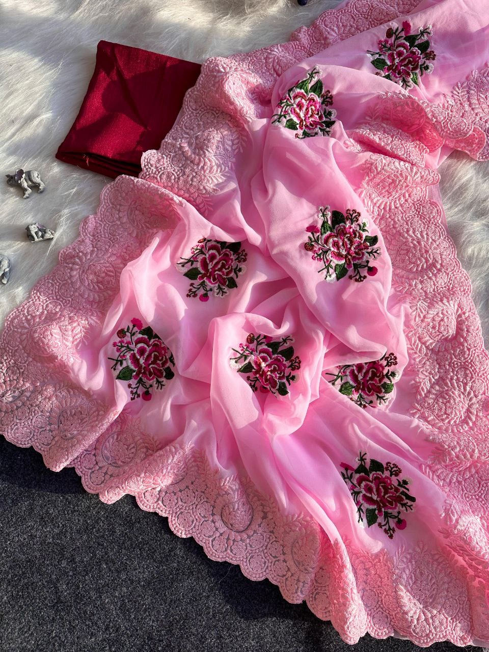 Miniatura: Partywear sarees with beautiful work