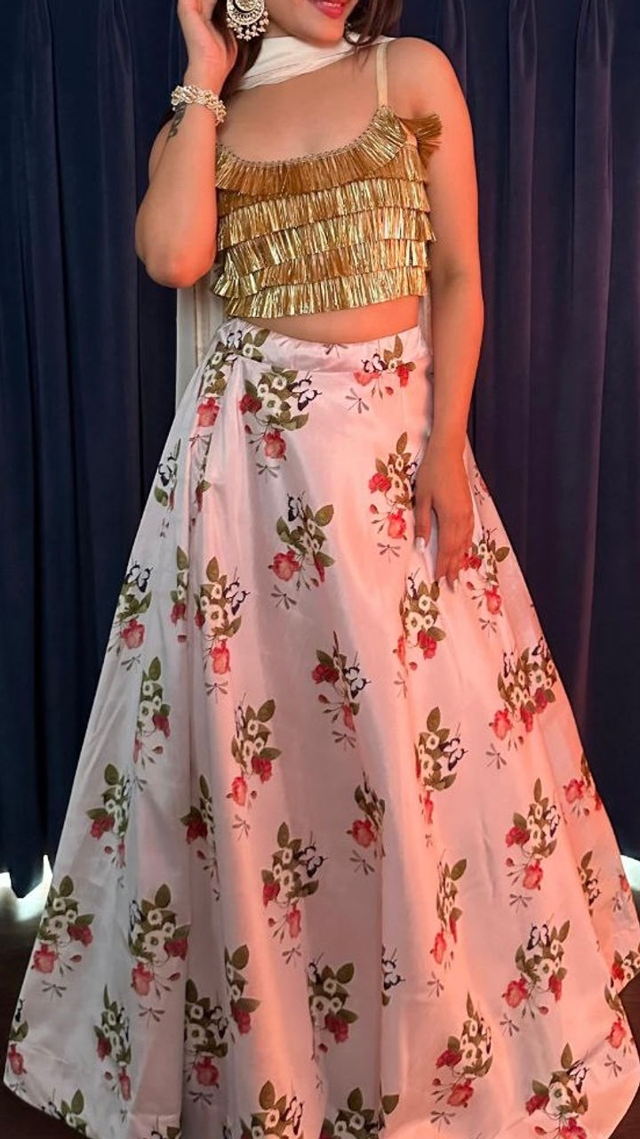 थंबनेल: Beautiful indi western party lehenga