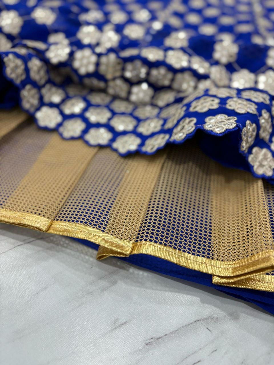 Miniatura: Gorgeous lehenga with beautiful thread and foil mirror work 