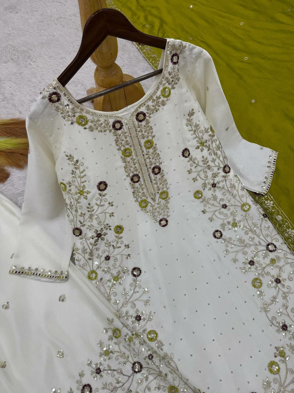 Thumbnail: Beautiful partywear suit