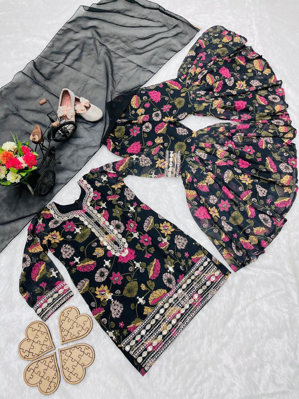 Thumbnail: Beautiful mom and daughter partywear floral suit set