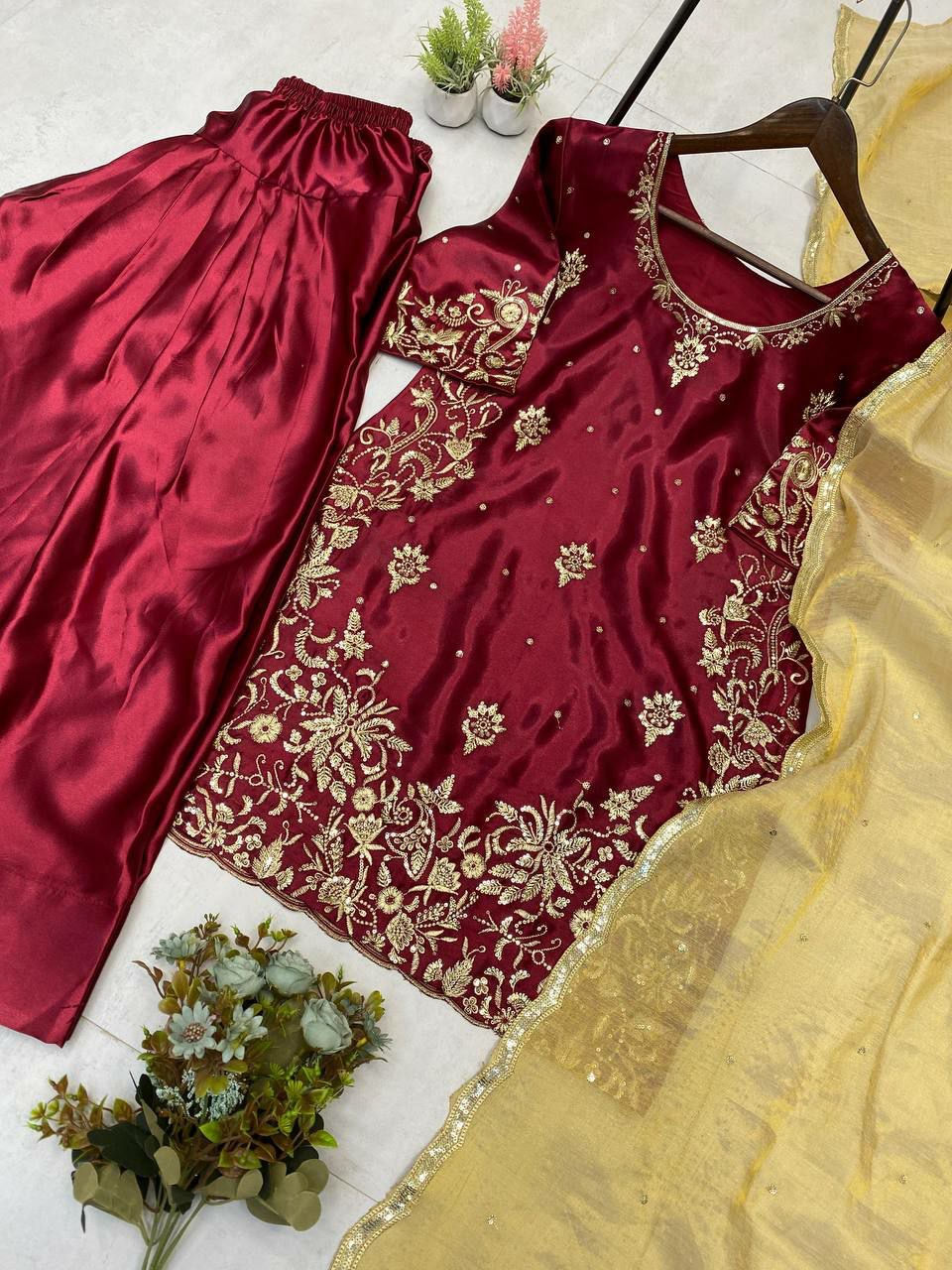 थंबनेल: Trending suit with farsi salwar