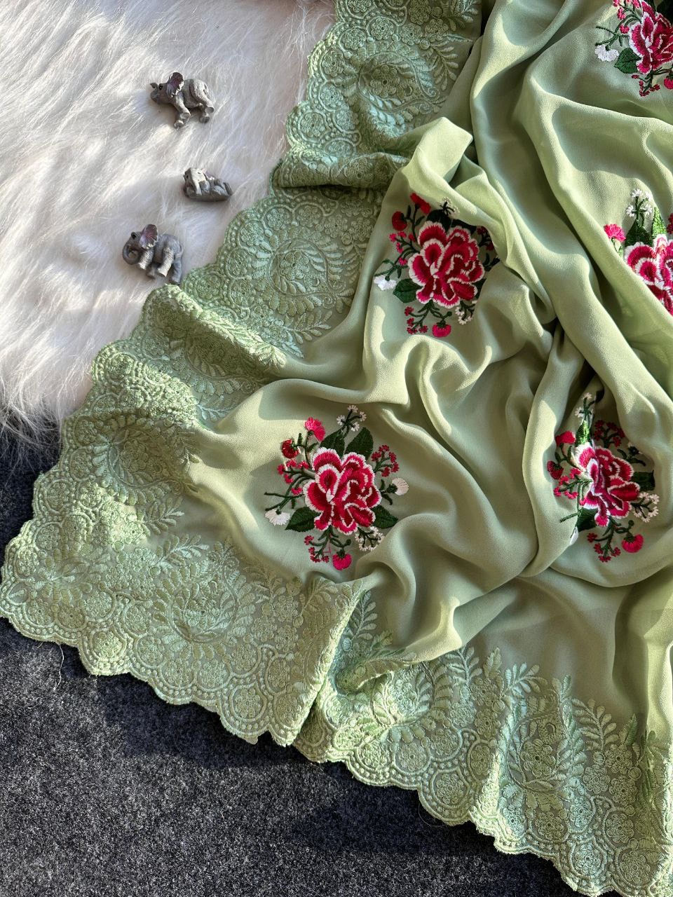Miniatura: Partywear sarees with beautiful work