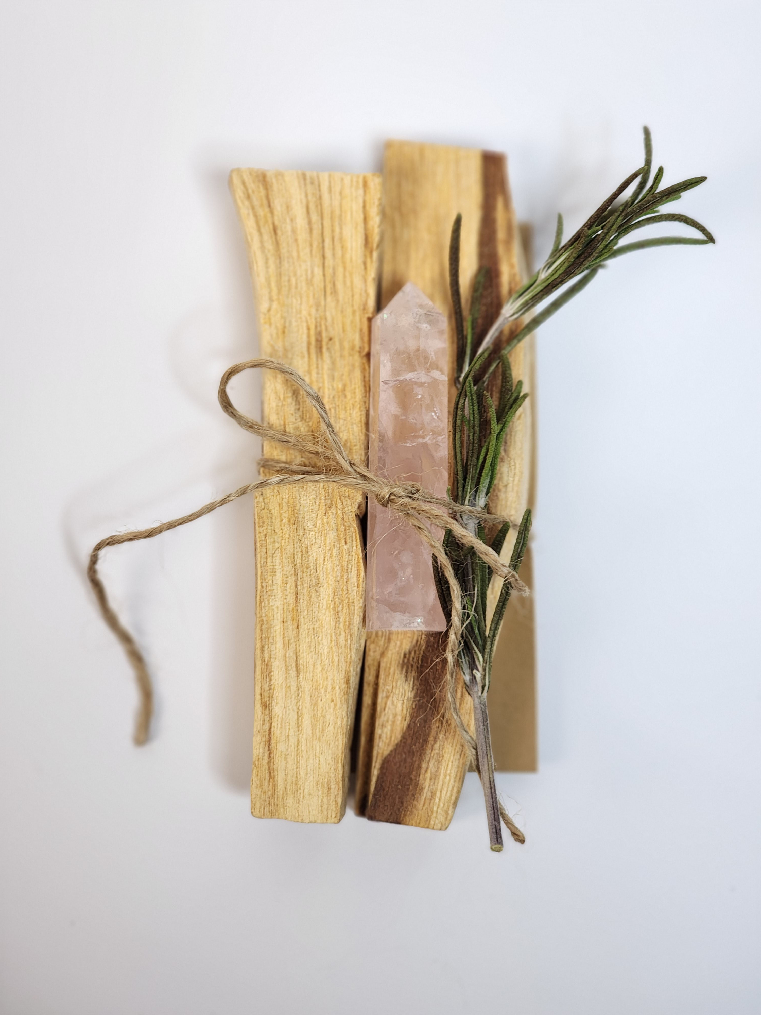 2x Palo Santo Bündel mit Rosenquarz Edelstein – für energetische Reinigung, Liebe und emotionale Heilung.