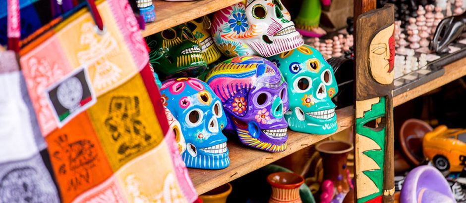 Los clientes no compran un producto o servicio. Compran la emoción que les hace sentir  -Kai Fabella