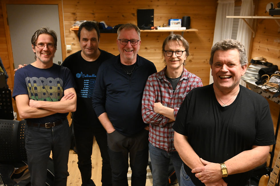 Teknisk etat våren 2026. Fra venstre: Tore Karlsen (trommer), Plamen Petrov (gitar), Lars Henrik Johansen (gitar), Thomas Halvorsen (bass) og Espen Melvik (vokal). Foto: Stig Bjørnar Karlsen