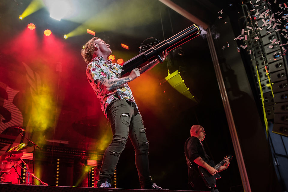 Stone-Sour-Corey-Taylor-Confetti-Cannon_5802
