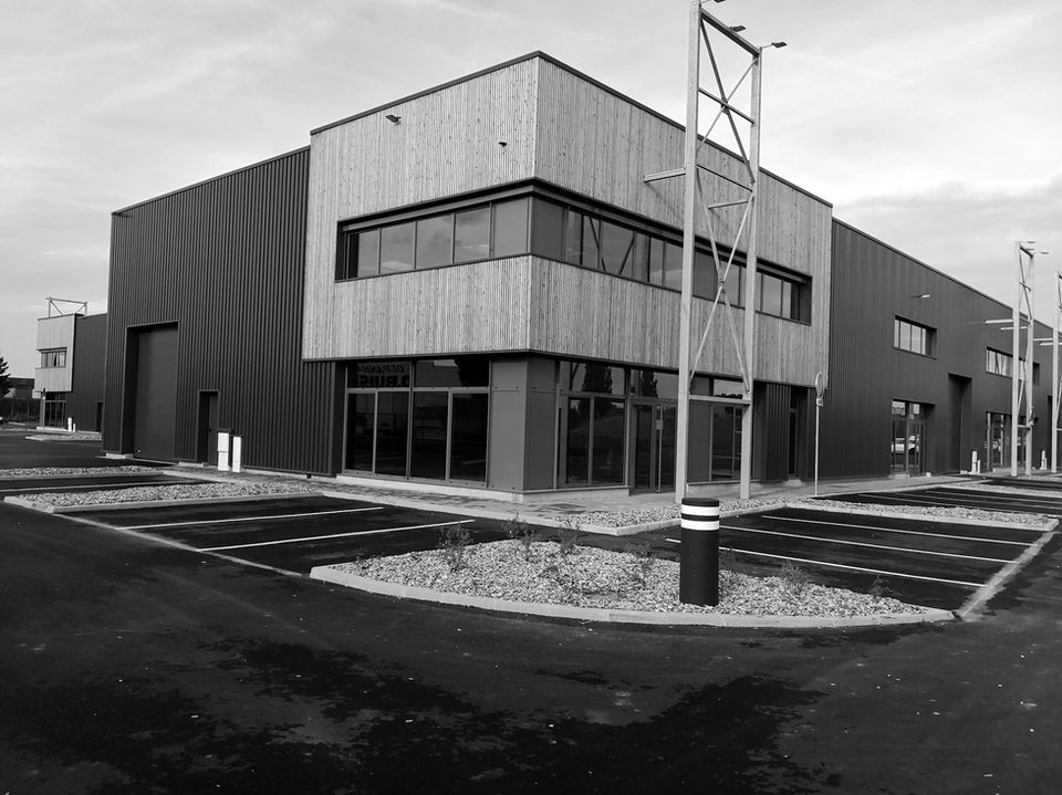 conception et construction d'un centre aquatique à La Chapelle d'Argentières par rnd studio architecture