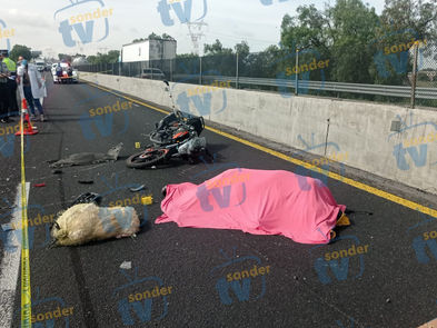 Pareja de motociclistas fallecidos saldo de accidente sobre la autopista México-Pachuca