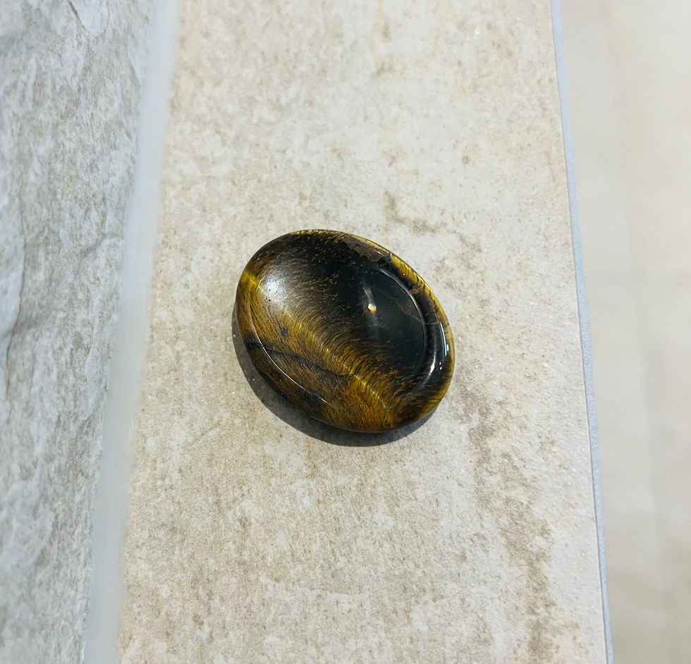 Miniature : Galet anti stress, ovale. Oeil de tigre.