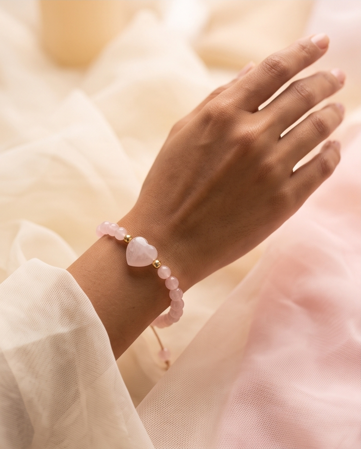 Bracelet à noeud coulissant en quartz rose tendre et symbole de coeur