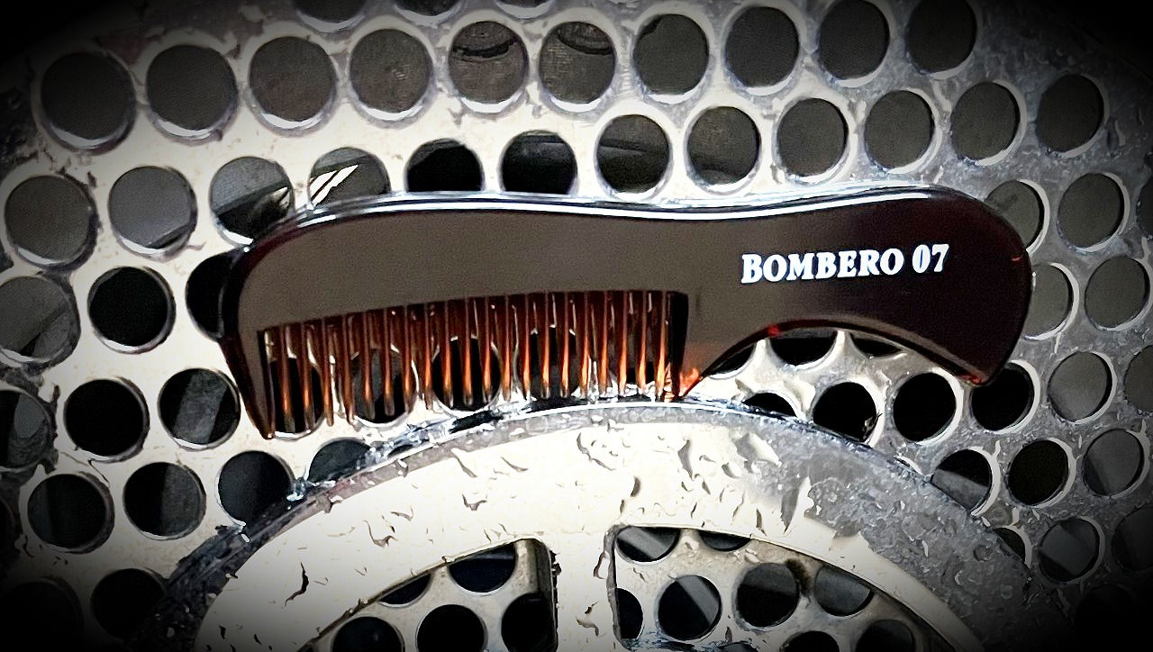 Bombero 07 Mini Mustache Comb