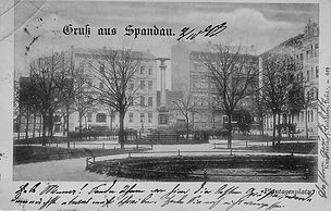 Plantagenplatz Kriegerdenkmal 1716.jpg