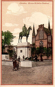 Kaiser Wilhelm Denkmal HK 2013.jpg