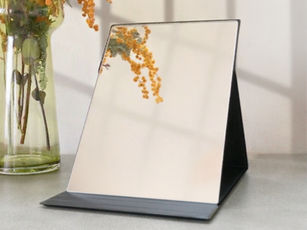 ドレッサーは本当に必要？省スペースで叶える、1枚の鏡という選択