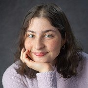 Sari's headshot.JPG