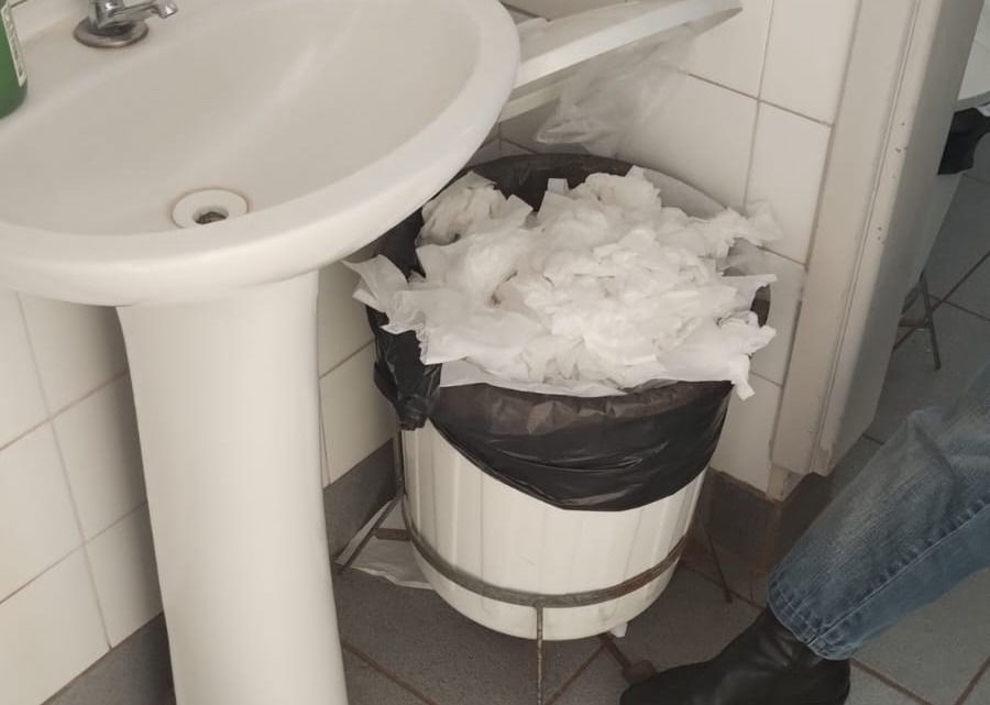 Só o pó: Almoxarifado da Farmácia é limpo uma vez a cada 15 dias