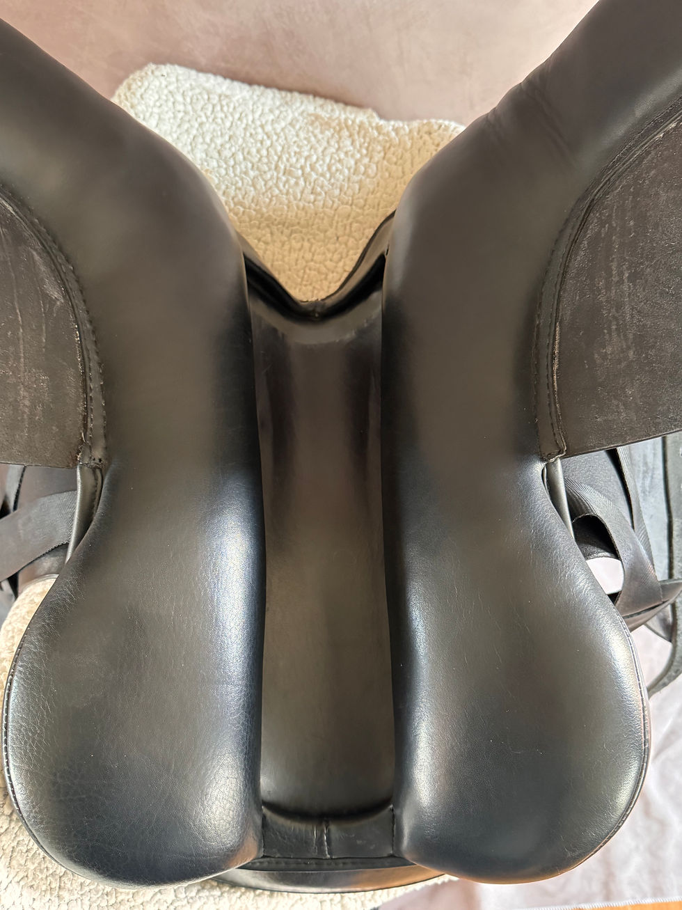 Thumbnail: USED Rossner Amerika Dressur Dressage Saddle 18" W/XW