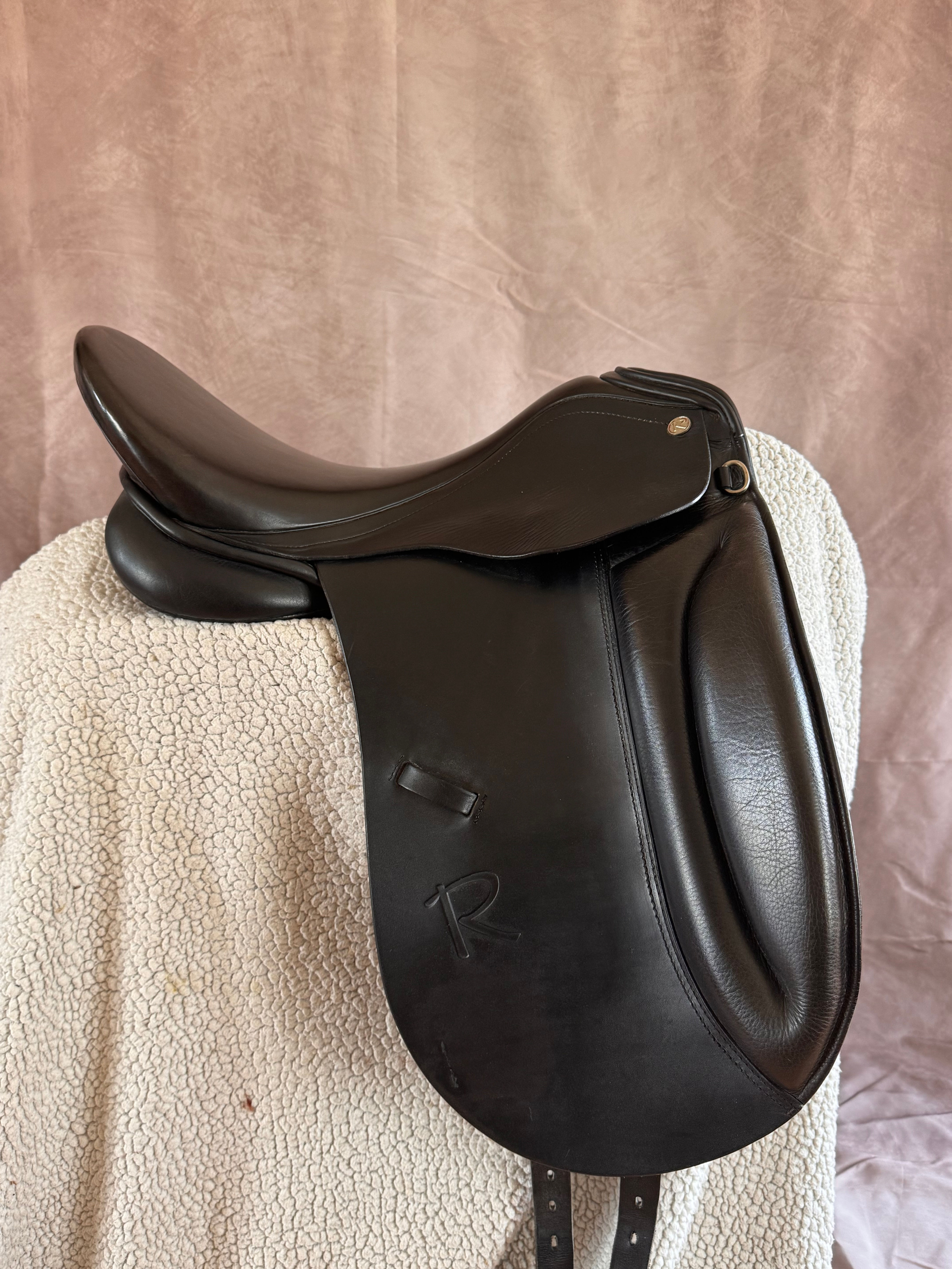 USED Rossner Amerika Dressur Dressage Saddle 18" W/XW