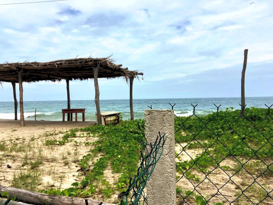 Terreno en venta a orilla del Mar en Playa Cangrejo en corredor Huatulco - Salina Cruz..
Construye tu hogar frente al Mar.