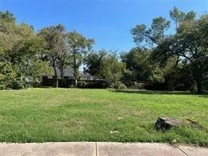 Existing grassy residential site at 3406 Jeffries Street in Dallas