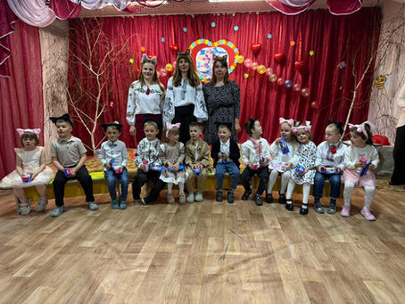 Маленькі "котики" щиро вітали своїх матусь