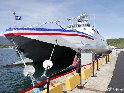 Taiwan introduced its improved design head missile corvette-catamaran "Tajiang" into the Navy
