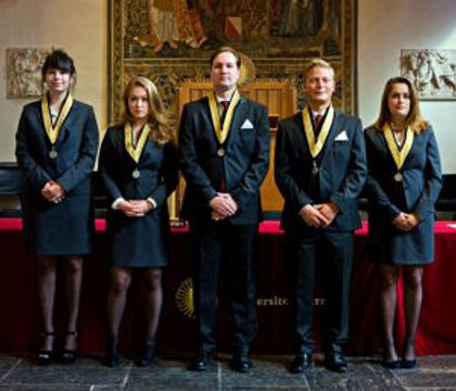 bestuur2015-2016-300x257.jpg