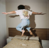 KM.0 presenta ‘ASSOLIMENT SATISFACTORI’, un cant als petits èxits i a viure sense presses