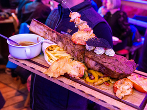 Tomahawk Steak Nacht - Ein Erlebnis, das in keinem Winterurlaub fehlen darf