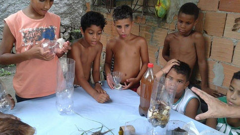 A Turma da Semente de Vila Angélica e a compostagem