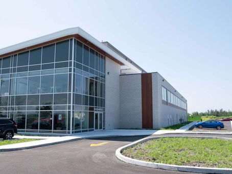 Nous sommes fiers de vous inviter à venir visiter notre nouvel hangar prestigieux et des plus moderne.