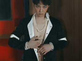 VOGUE KOREA представил фотосборник G-Dragon в осенней коллекции Chanel