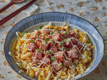 Чаша с рисом, спамом и майонезом