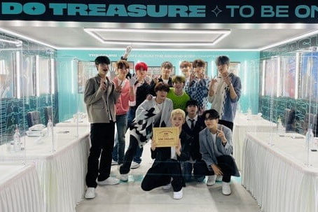 TREASURE получили золотую табличку за успех первого миниальбома