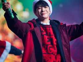 Чон Донвон провел рождественский концерт