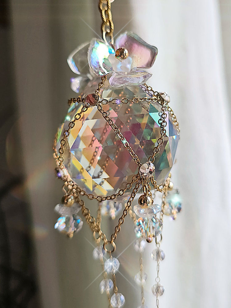 Ručně vyráběný lapač slunce balón SOMNIA Lilac Cloud detail