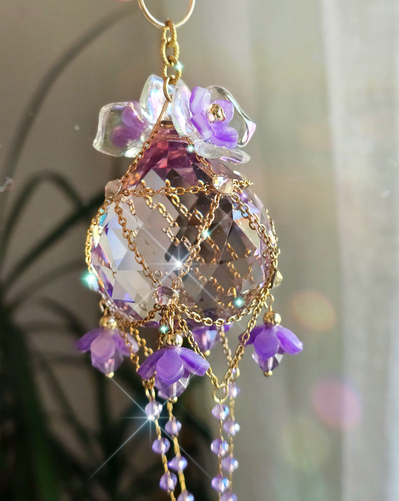 Lapač slunce balón SOMNIA Syringa detail na fialové květy