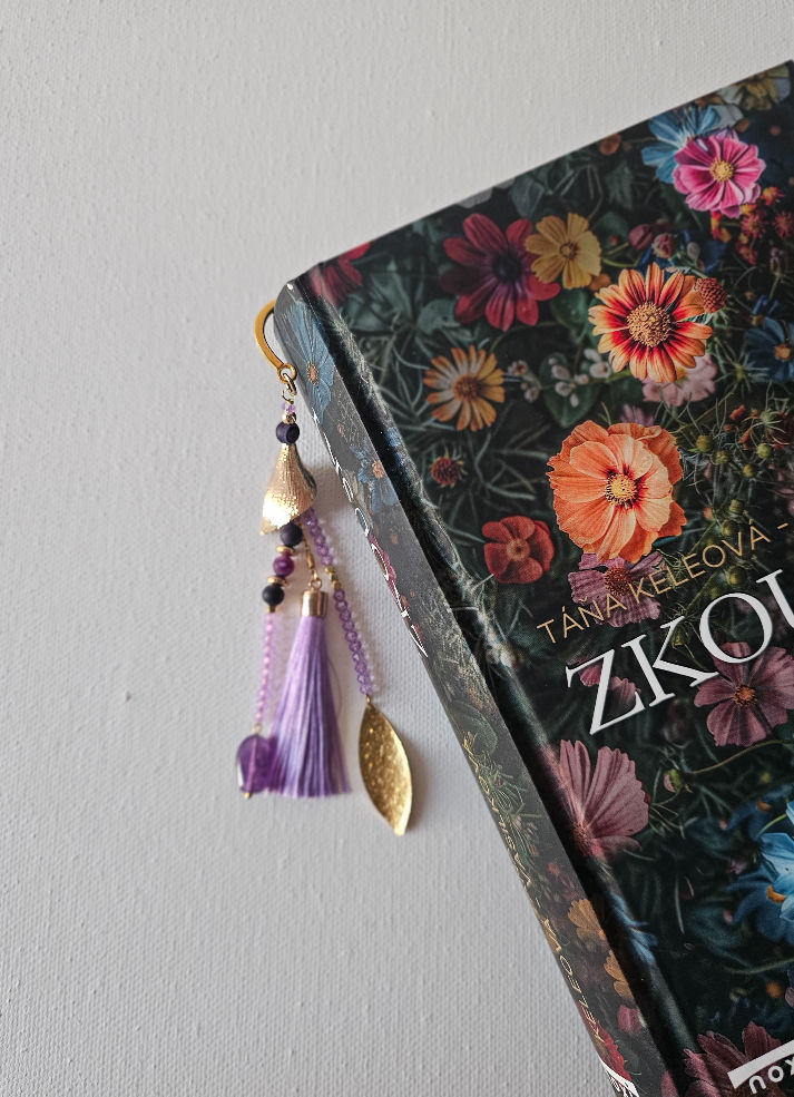 ručně vyráběná záložka do knížky v knize