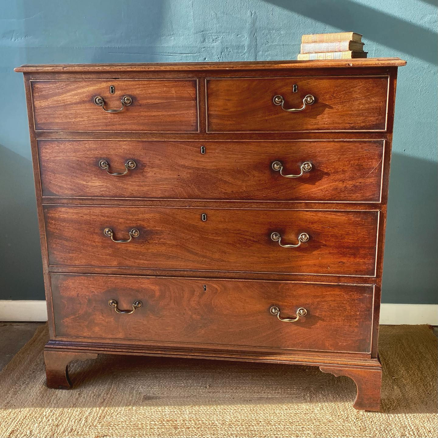 Georgian mahogany chest of drawers 
