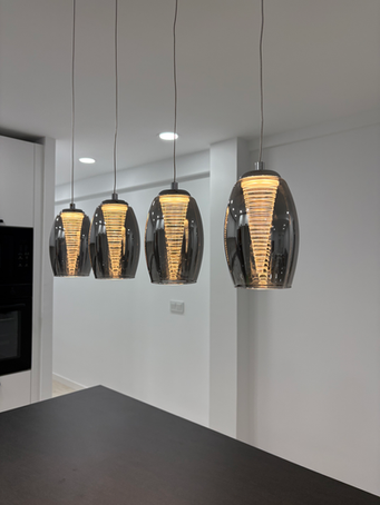 Detalles lámparas de cocina reformada en vivienda de Mestalla Valencia