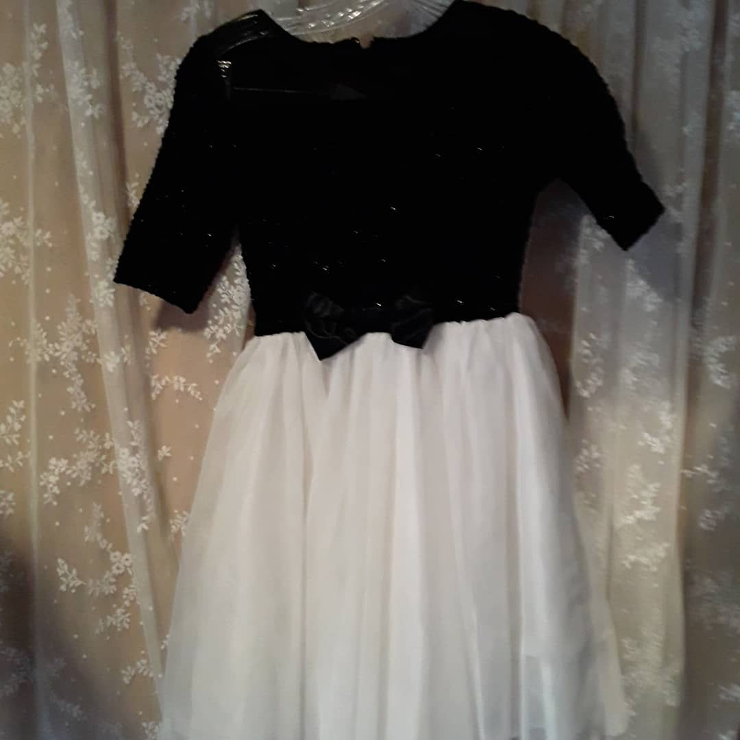 Youth /12 black white dress with bow