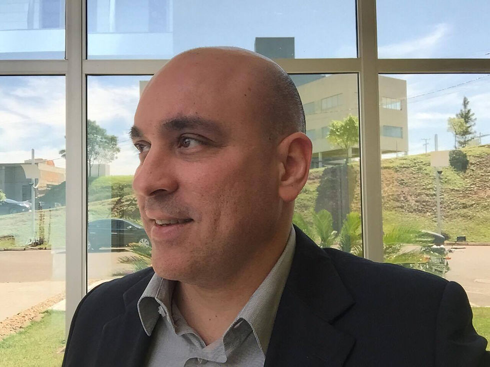 Professor Roberto Herrera