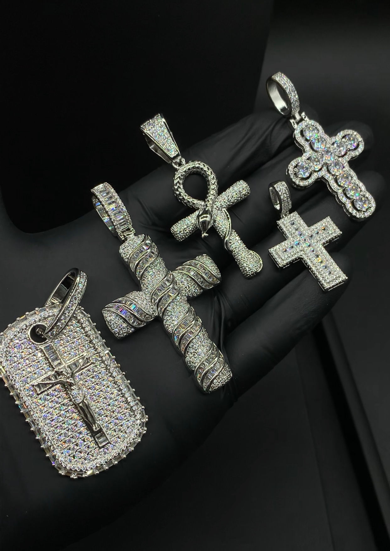 Dijes Cruz ICED Premium