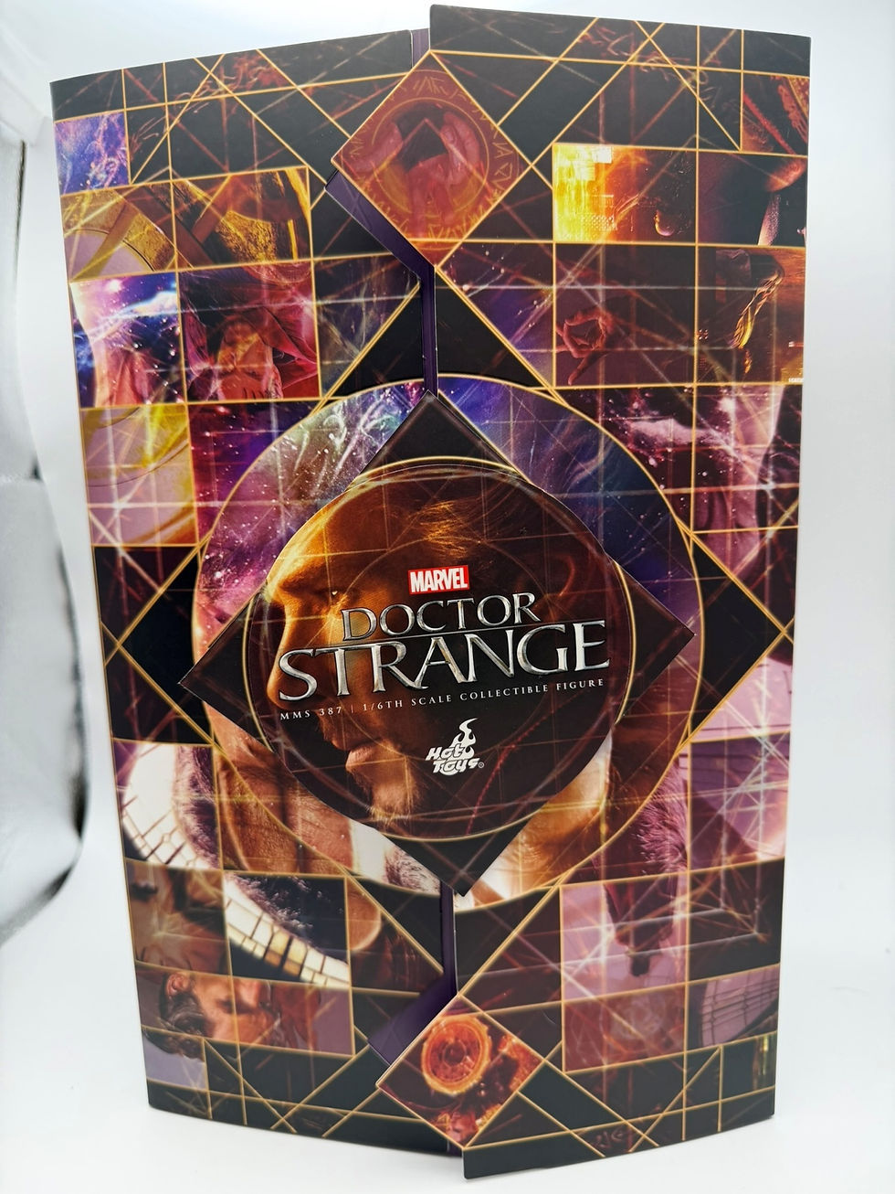 Thumbnail: Hot Toys MMS387 Doctor Strange 1/6 Figure - TY-HOT-0001