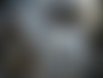 Un AI Robot che piange dimostrando sentimenti di sofferrenza