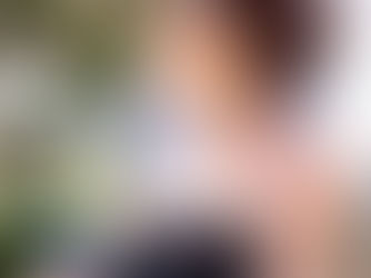 Femme qui se lâche prise et qui profite de ce moment de douceur pour calmer son système nerveux